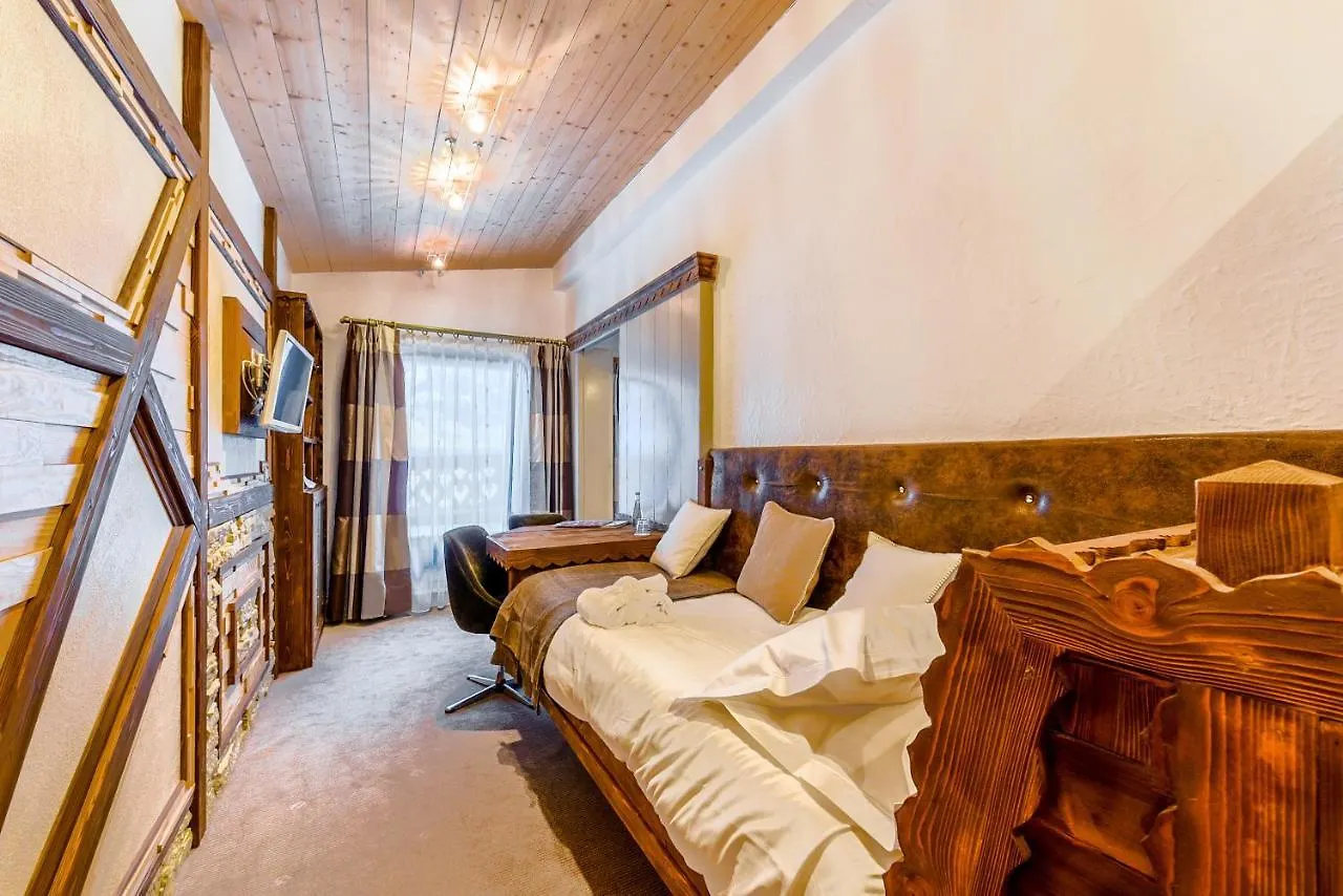 Hotel Les Sherpas Courchevel 4*,